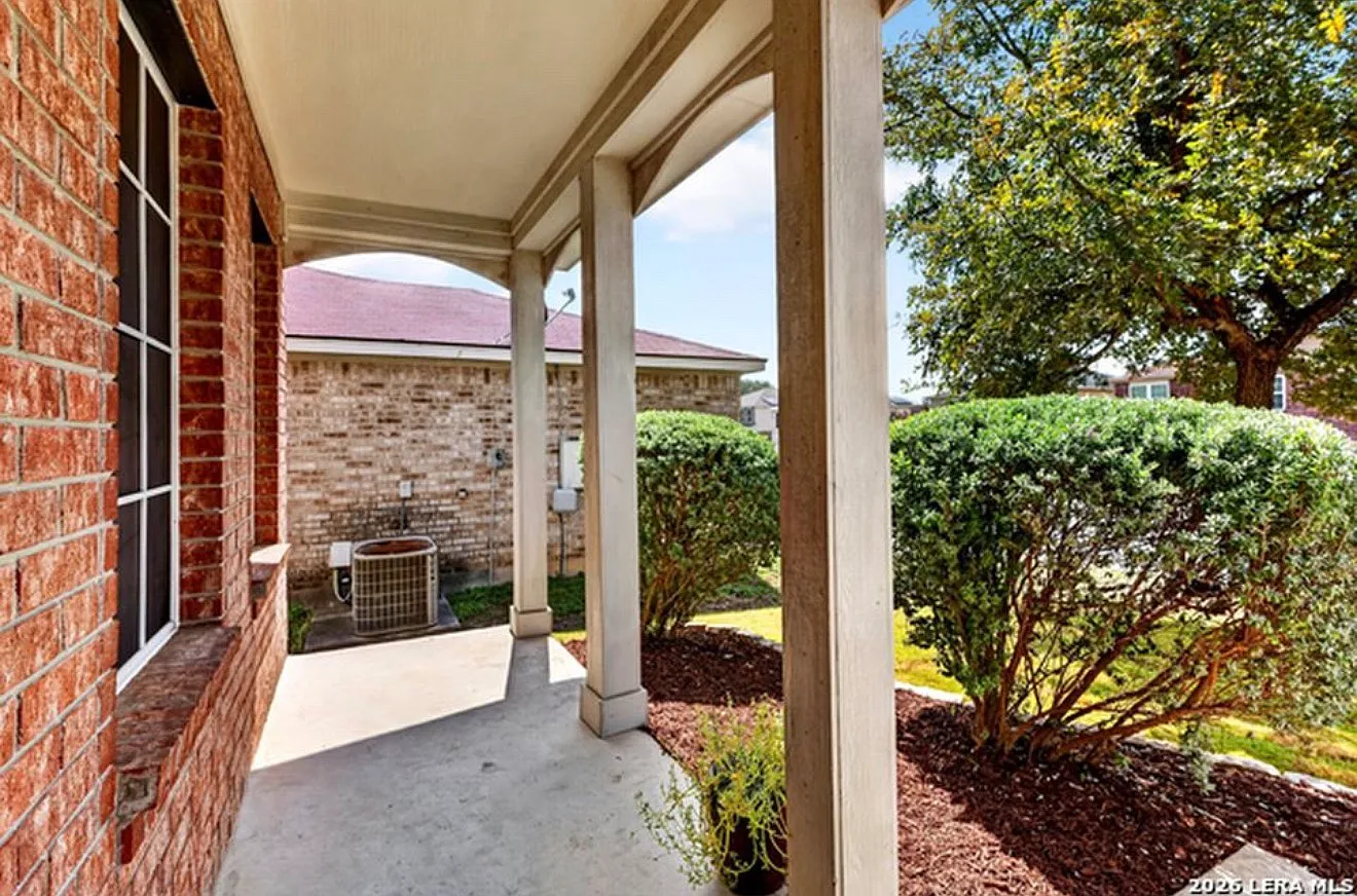 3 bed, 2.5 bath, 2372 sqft, $2,250 — Photo 3