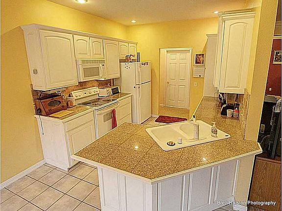 2nd image of 702 S College Pl