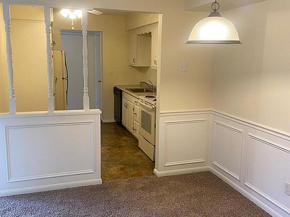 4th image of 103 N Edgewood Dr APT 6