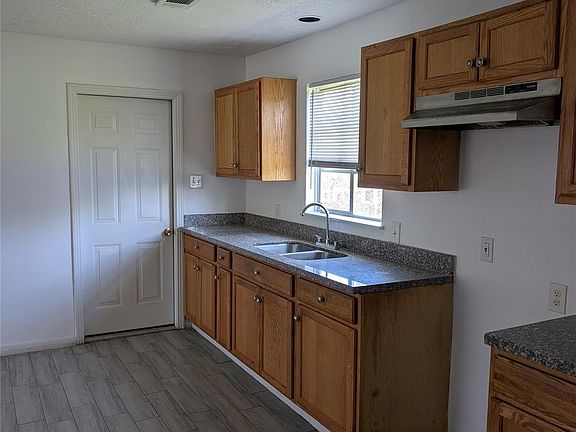 3rd image of 109 E Parker Rd