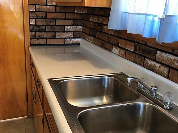 4th image of 69 Nandale Dr