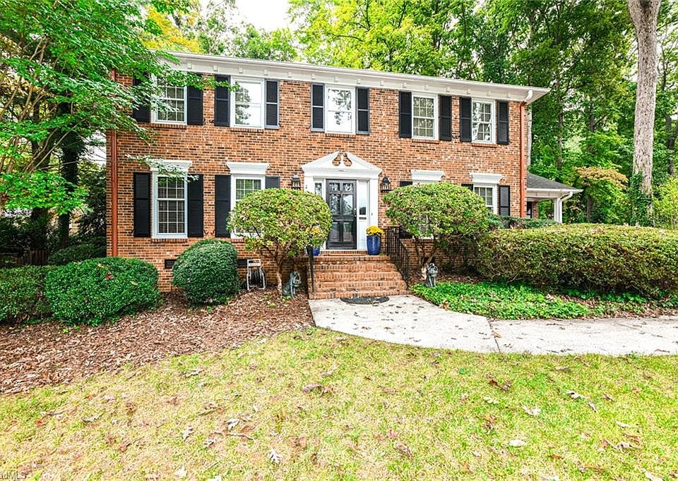 1st image of 4 Greenbrook Ct