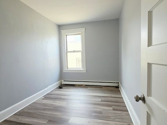 4th image of 104 Fulton Ave #2E