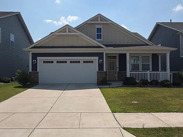 1008 Fairbrae Ln — Photo 1