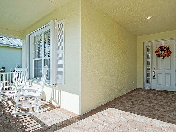 5th image of 174 NW Willow Grove Avenue