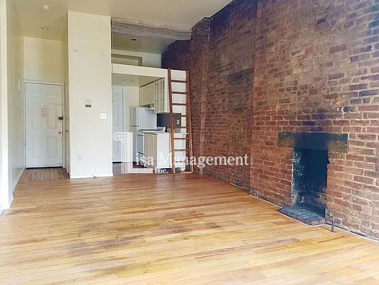 Rented by Lisa Management | media 7