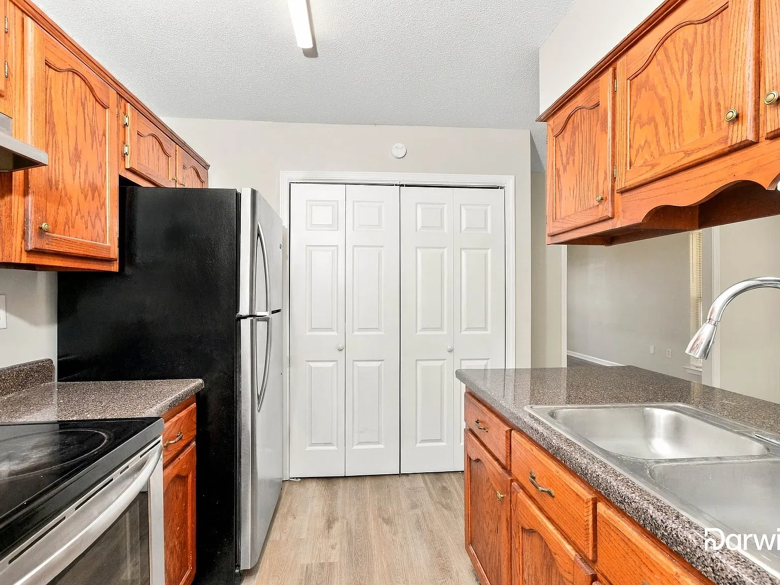 3 bed, 2.0 bath, 1303 sqft, $1,725 — Photo 2