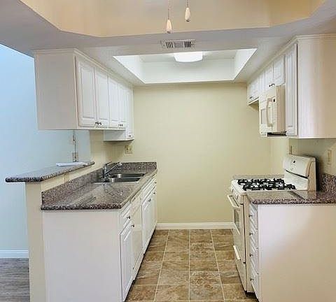 2nd image of 430 S Niagara St #110
