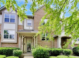 124 Rosehall Dr, Lake Zurich, IL 60047