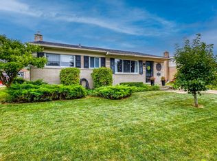 18030 Edgefield Dr, Clinton Township, MI 48035