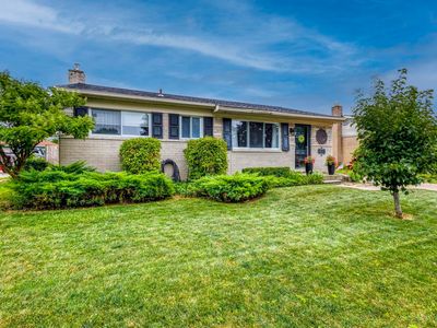 18030 Edgefield Dr, Clinton Township, MI, 48035