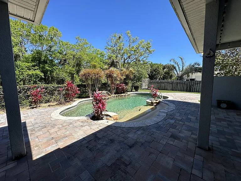 130 Oyster Pl — Photo 21