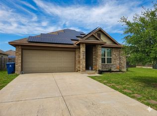 802 Mockingbird St, Navasota, TX 77868