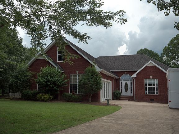 3rd image of 1107 Rosewood Dr