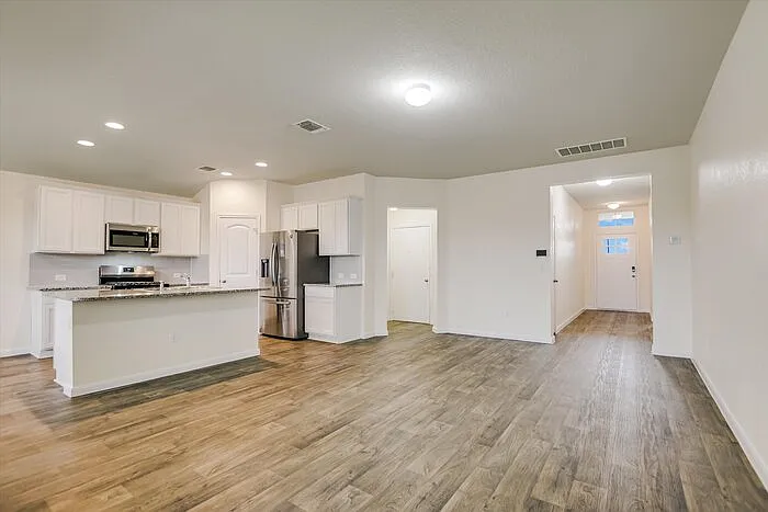 1011 Pembroke Ct — Photo 6