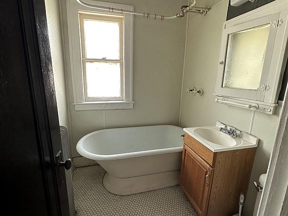 3rd image of 1442 W 101st St APT 8