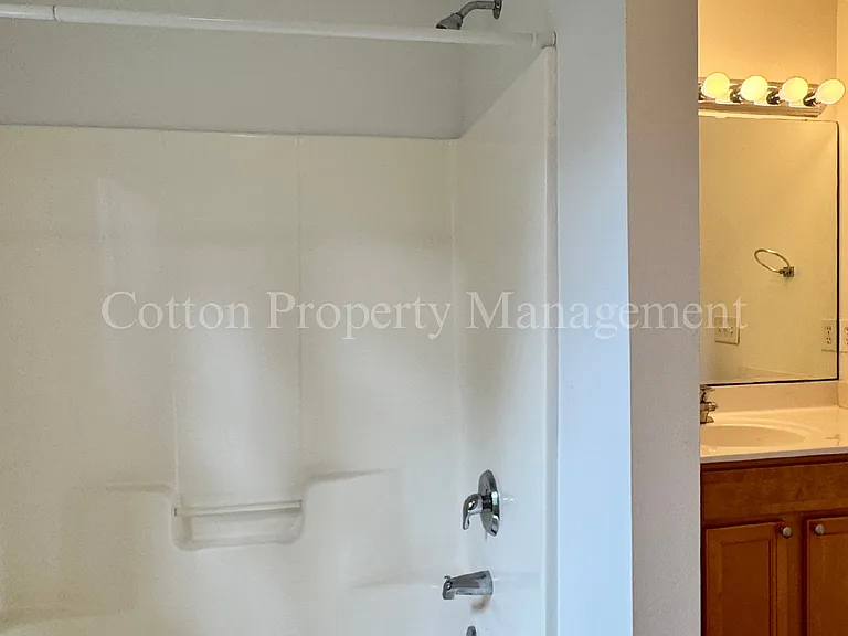 5138 Greenville Loop Rd #D — Photo 23