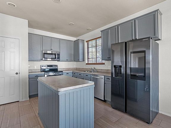 4th image of 220 Southpeak Ln