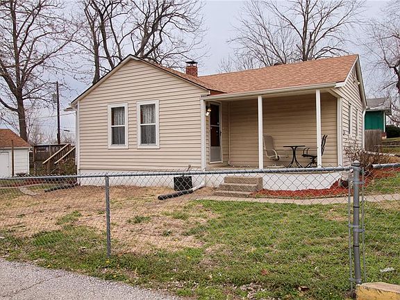 4th image of 1014 E Smith Ave