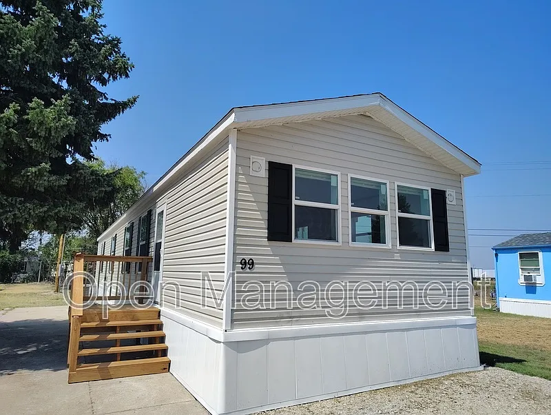 3 bed, 2.0 bath, 1120 sqft, $1,049 — Photo 1