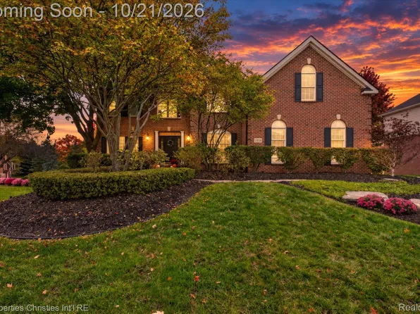 15838 Spyglass Dr, Northville, MI 48168