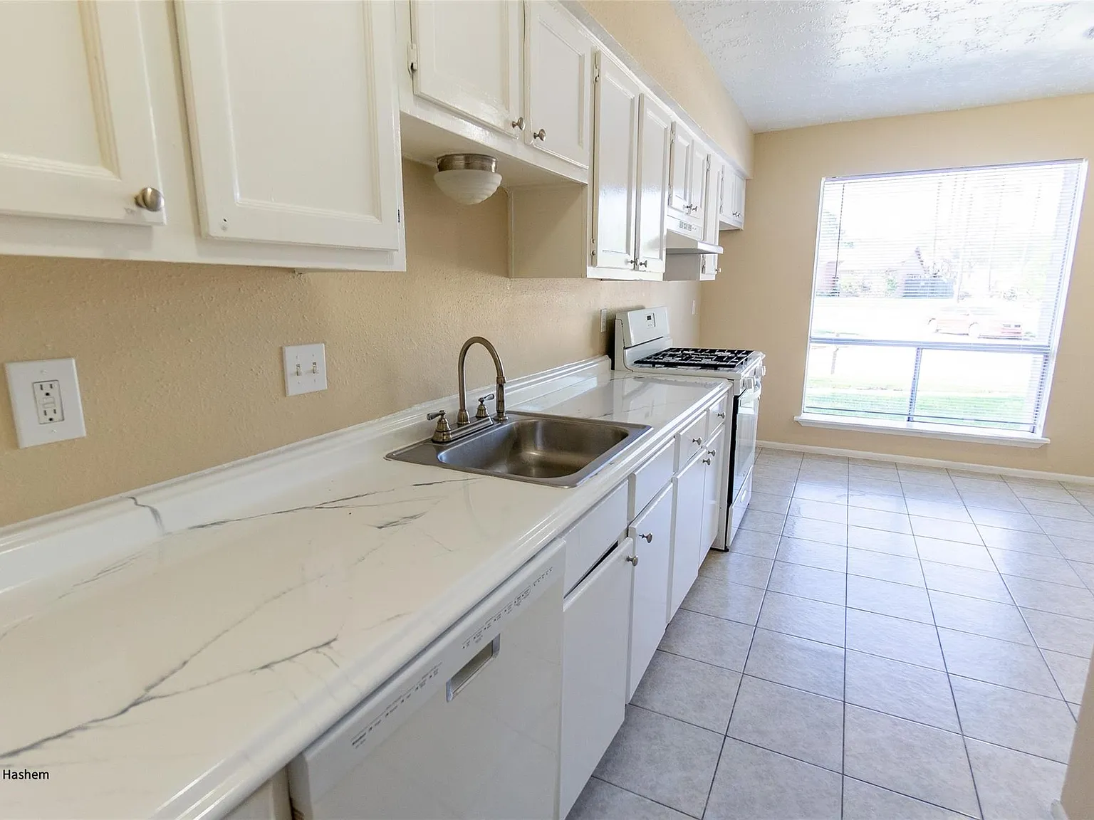 3 bed, 2.0 bath, 1170 sqft, $1,550 — Photo 2