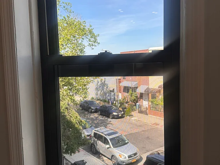 201 Bay 20 St — Photo 9
