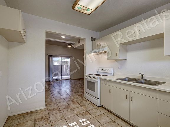 3rd image of 2065 Mesquite Ave Unit 6