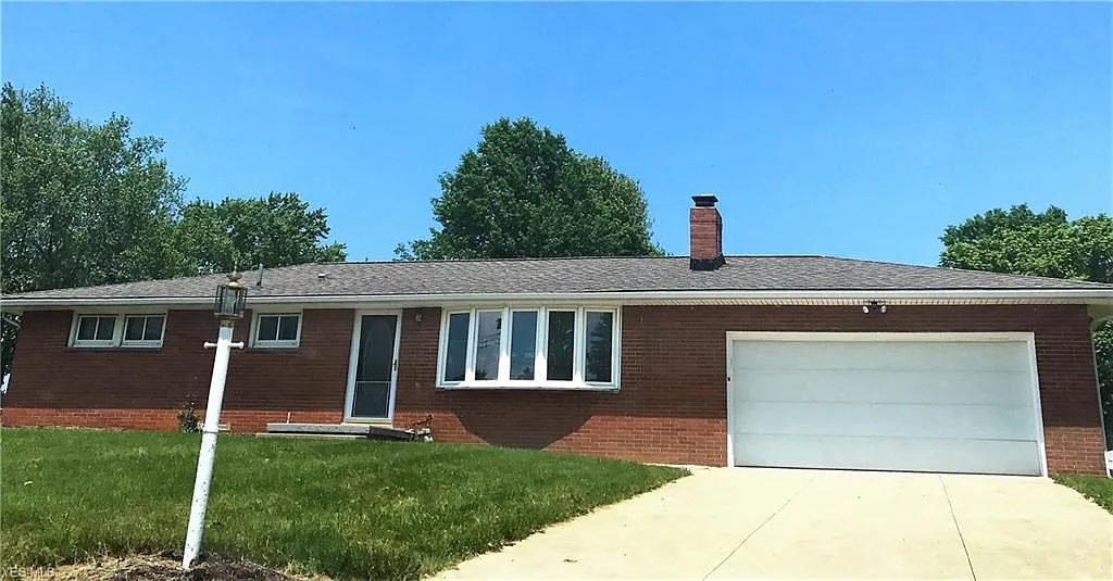 2545 Kingswood St NE photo 1