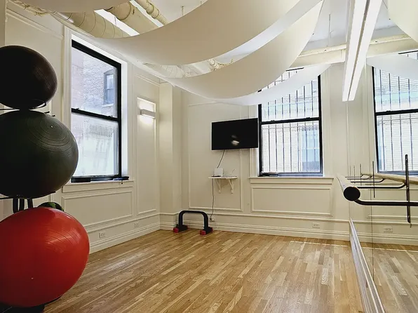 395 Riverside Drive image 7 of 9