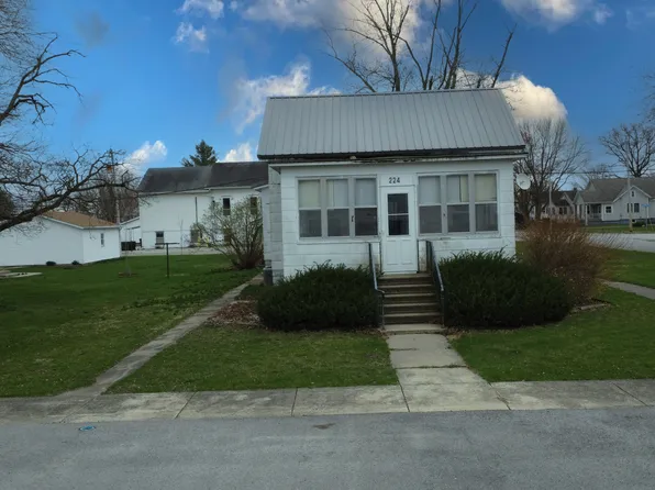 224 W Koplin Ave, Cissna Park, IL 60924
