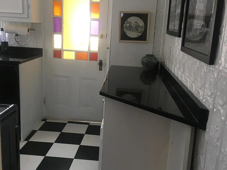 56 Heck Ave — Photo 9