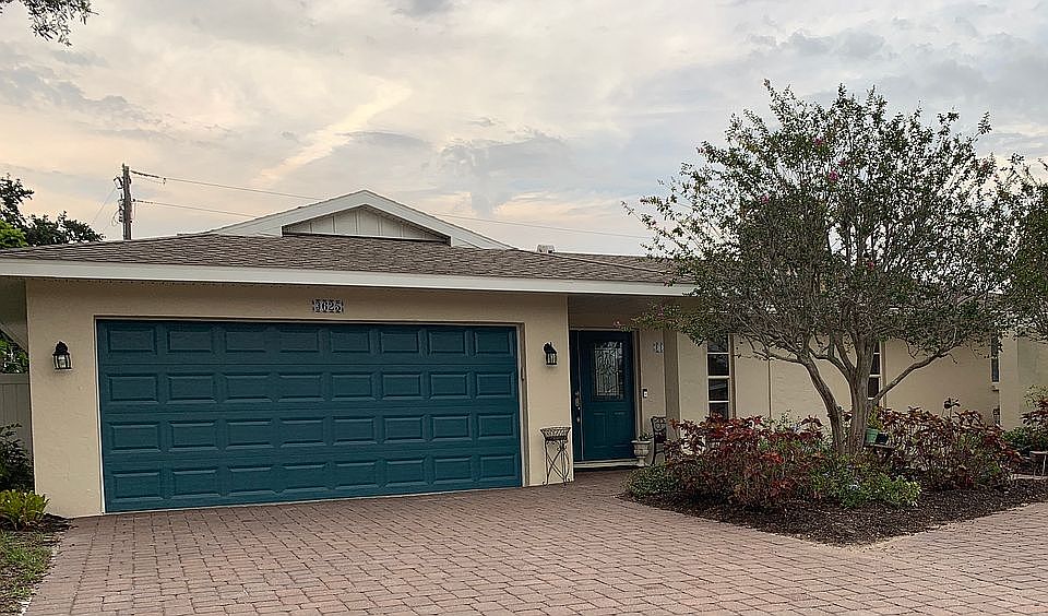 1st image of 3625 Breezemont Dr