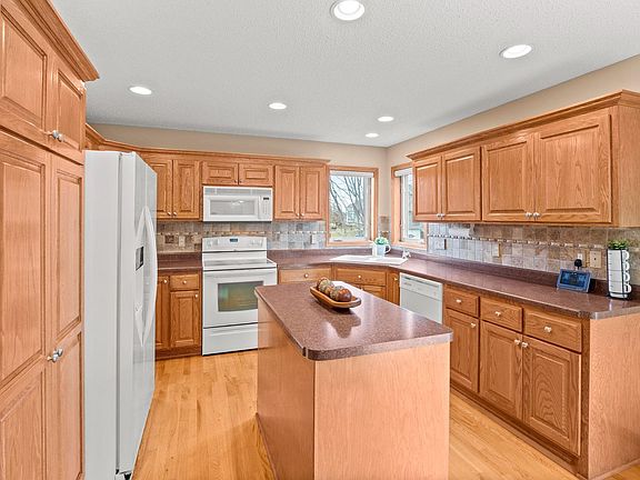 3rd image of 10349 49th St NE