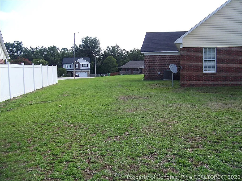3 bed, 2.0 bath, 1580 sqft, $1,950 — Photo 3