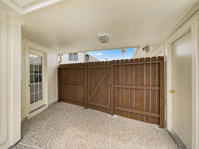 19722 Knightsridge Ln — Photo 33