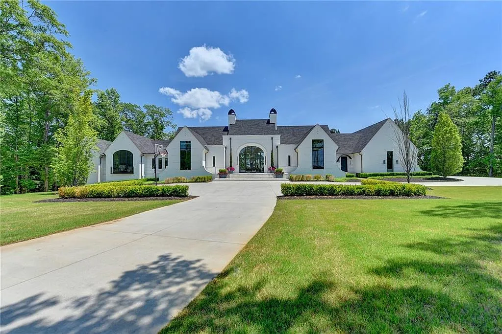 6 bed, 5.5 bath, 11000 sqft, $15,000 — Photo 2