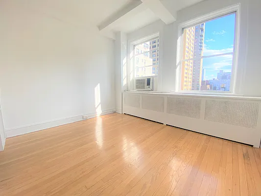 Rented by Manhattan Realty Group | media 16