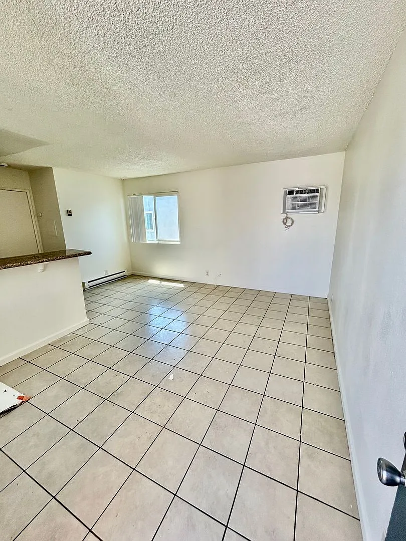 Updated 1bd/1ba Mira Mesa — Photo 2