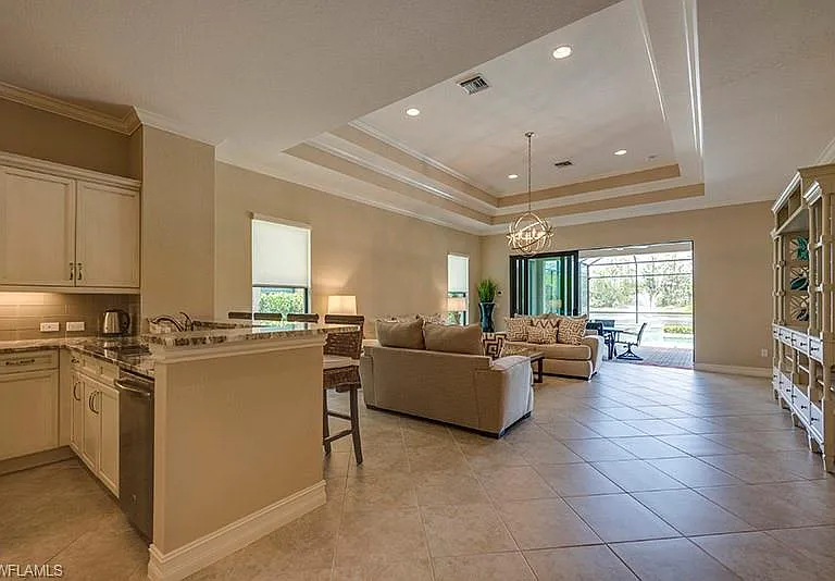 6564 Roma Way — Photo 2