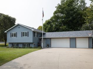 3771 Cuneen Ct, Inver Grove Heights, MN 55076