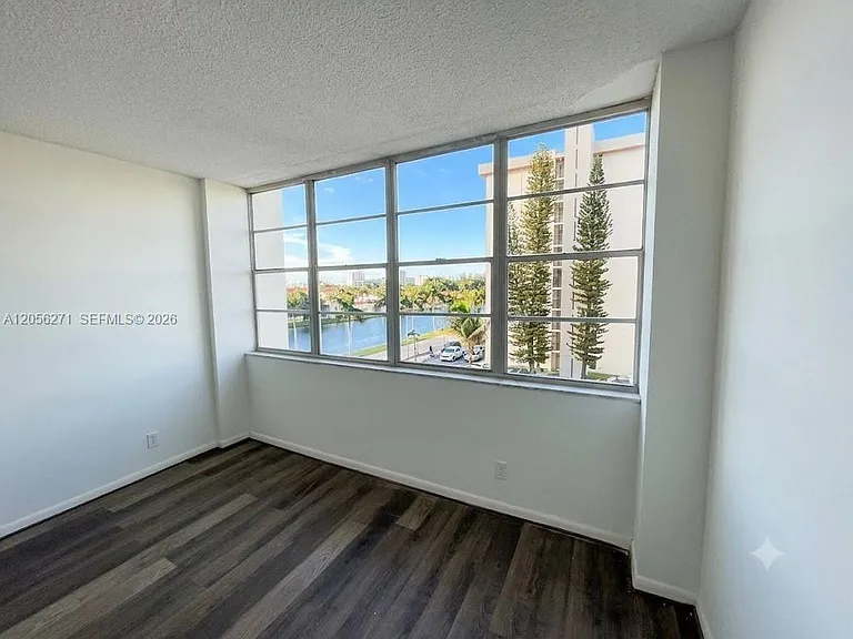 2025 NE 164th St #408 — Photo 10