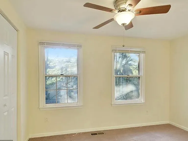 8 Strath Haven Ct — Photo 13