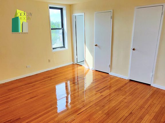 3rd image of 4360 Baychester Ave
