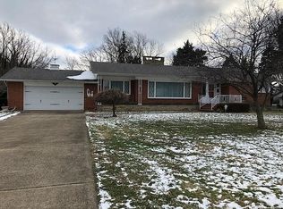 1061 Golfview Dr, Conneaut, OH 44030
