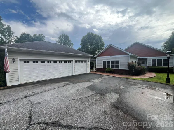 150 Holly Springs Rd, Etowah, NC 28729