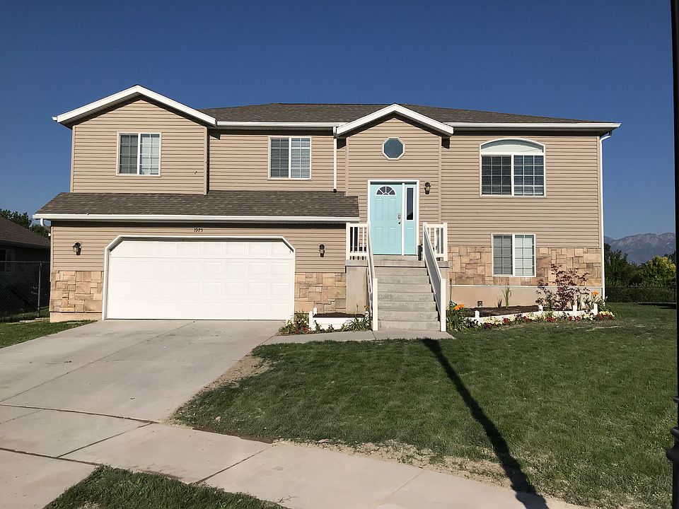 Large home on cul-de-sac