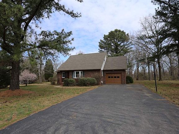 2nd image of 26 Dogwood Pl