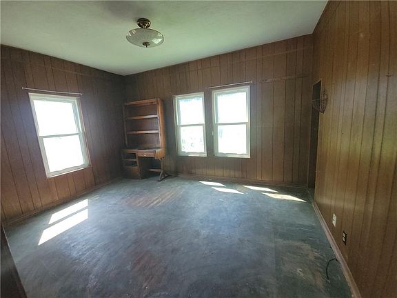 5th image of 1015 Main St