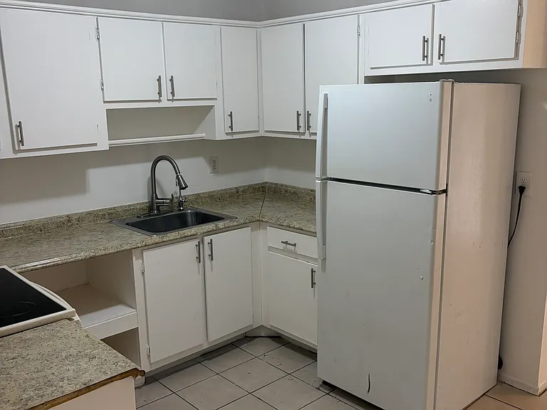 64 SE Norfolk Blvd — Photo 2
